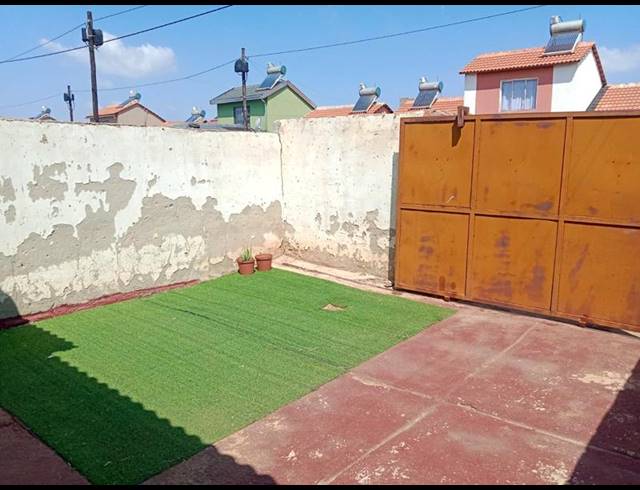 2 BEDROOM HOUSE FOR SALE IN LUFHERENG